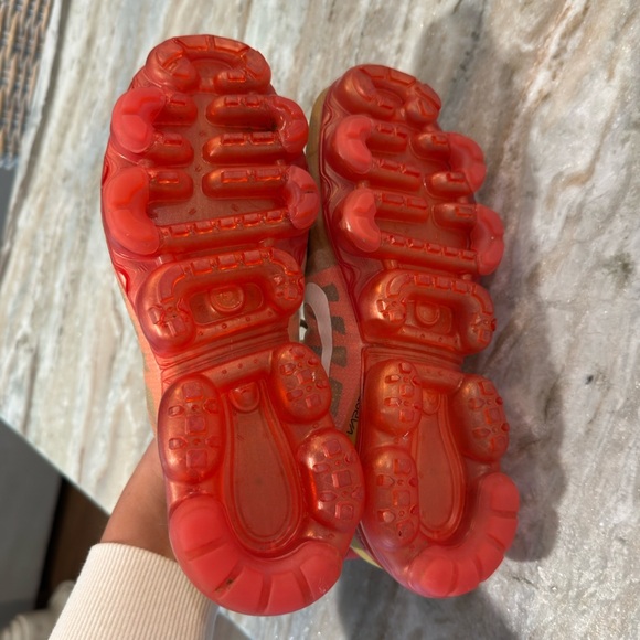 Men’s NIKE AIR VaporMax 2019 running shoes- Red/gold. Size 7.5 - Picture 5 of 10